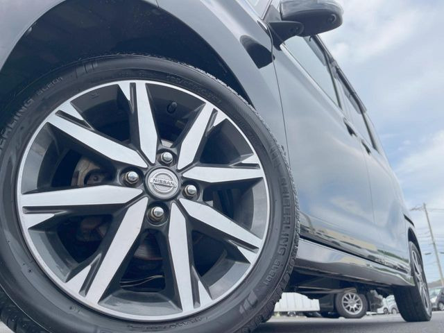 �y�����A���~�z�C�[���z�O�ςɃ}�b�`���������A���~�z�C�[���𑕒����Ă���܂��B�e��ЊO�A���~�z�C�[����A�X�^�b�h���X�^�C�����戵�����Ă���܂��B���񂲑��k����������