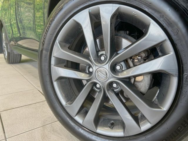 �y����17�C���`�A���~�z�C�[���z�O�ςɃ}�b�`���������A���~�z�C�[���𑕒����Ă���܂��B�e��ЊO�A���~�z�C�[����A�X�^�b�h���X�^�C�����戵�����Ă���܂��B���񂲑��k����������
