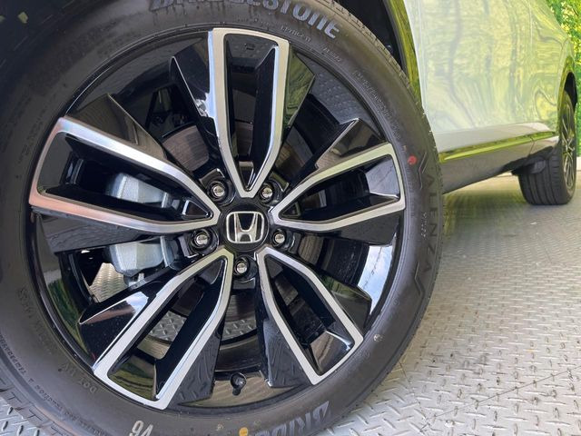 �y����18�C���`�A���~�z�C�[���z�O�ςɃ}�b�`���������A���~�z�C�[���𑕒����Ă���܂��B�e��ЊO�A���~�z�C�[����A�X�^�b�h���X�^�C�����戵�����Ă���܂��B���񂲑��k����������