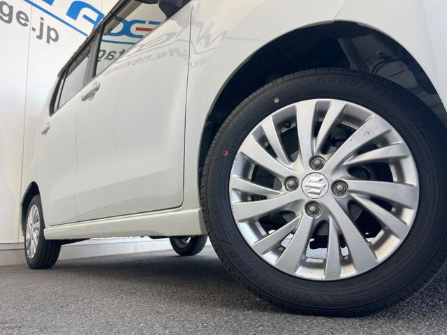 �y����14�C���`�A���~�z�C�[���z�O�ςɃ}�b�`���������A���~�z�C�[���𑕒����Ă���܂��B�e��ЊO�A���~�z�C�[����A�X�^�b�h���X�^�C�����戵�����Ă���܂��B���񂲑��k����������
