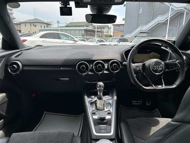 TTクーペ2.0 TFSI クワトロ 4WD