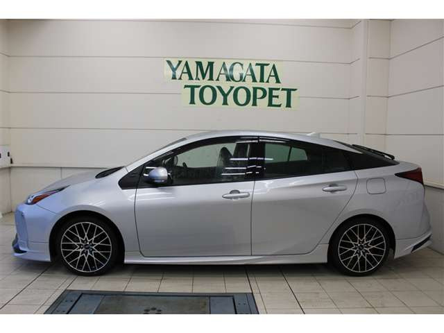 プリウス1.8 A ツーリングセレクション E-Four 4WD