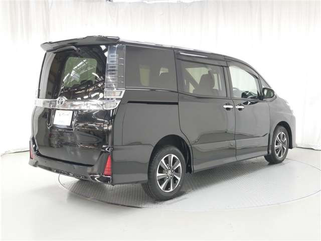 ヴォクシー2.0 ZS 煌III 4WD