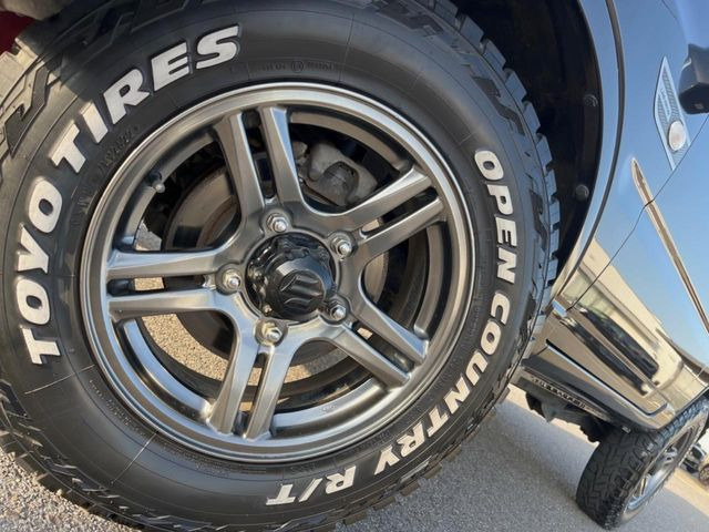 �y����16�C���`�A���~�z�C�[���z�O�ςɃ}�b�`���������A���~�z�C�[���𑕒����Ă���܂��B�e��ЊO�A���~�z�C�[����A�X�^�b�h���X�^�C�����戵�����Ă���܂��B���񂲑��k����������