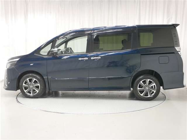 ヴォクシー2.0 ZS 煌III 4WD
