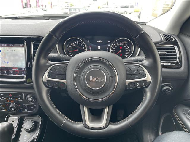 コンパスリミテッド ブラックルーフ エディション 4WD