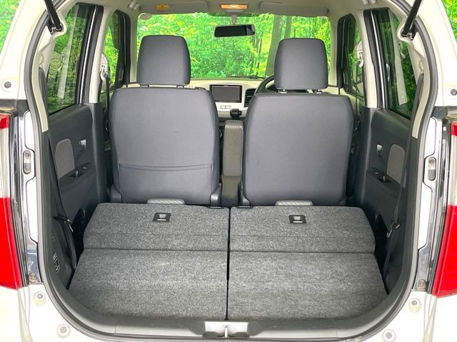 普段のお買い物や通勤、送迎等に十分な荷室スペースを確保しております。セカンドシートを倒すと、大きな荷物の積載も可能です♪
