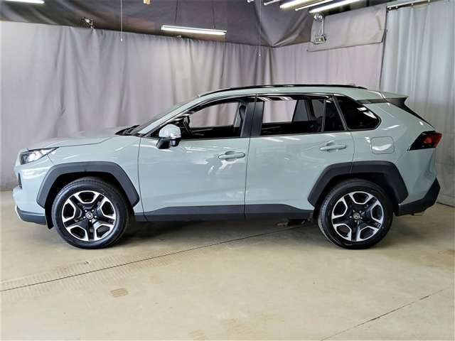 RAV42.0 アドベンチャー 4WD