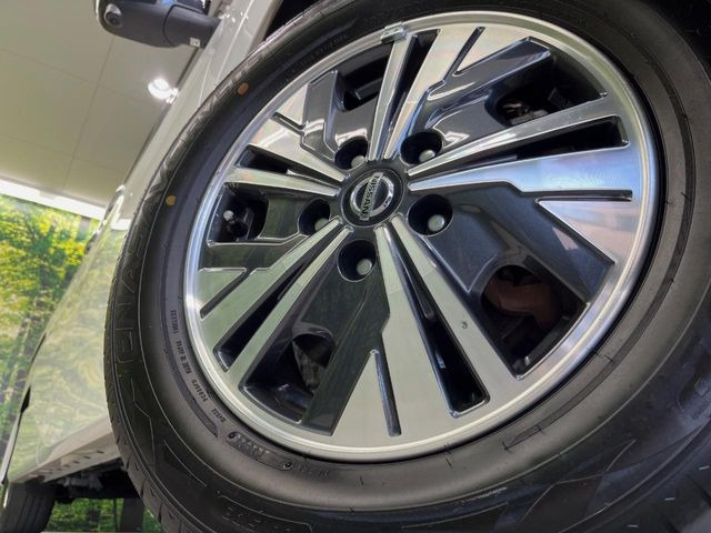 �y����15�C���`�A���~�z�C�[���z�O�ςɃ}�b�`���������A���~�z�C�[���𑕒����Ă���܂��B�e��ЊO�A���~�z�C�[����A�X�^�b�h���X�^�C�����戵�����Ă���܂��B���񂲑��k����������