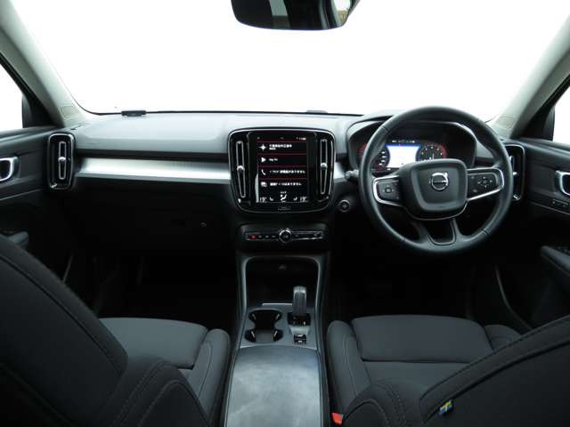 XC40B4 AWD モメンタム 4WD