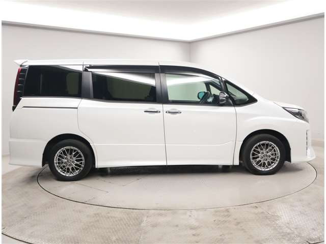 ノア1.8 ハイブリッド Si W×B II