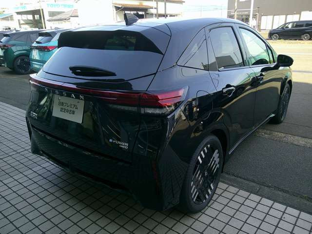 ノートオーラ1.2 G FOUR レザーエディション 4WD
