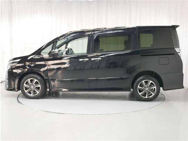 ヴォクシー2.0 ZS 煌III 4WD