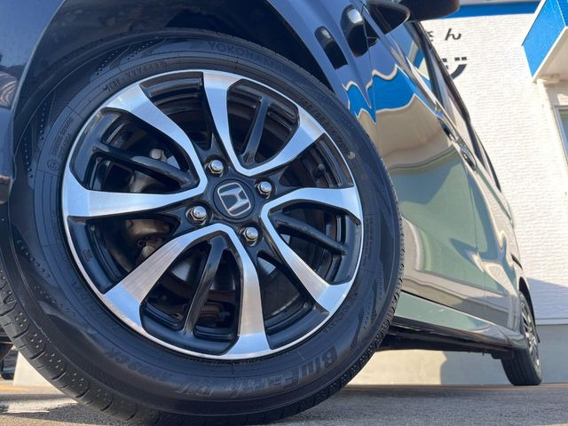 �y����14�C���`�A���~�z�C�[���z�O�ςɃ}�b�`���������A���~�z�C�[���𑕒����Ă���܂��B�e��ЊO�A���~�z�C�[����A�X�^�b�h���X�^�C�����戵�����Ă���܂��B���񂲑��k����������