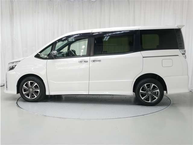 ヴォクシー2.0 ZS 煌III 4WD