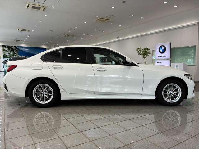3シリーズセダン320i