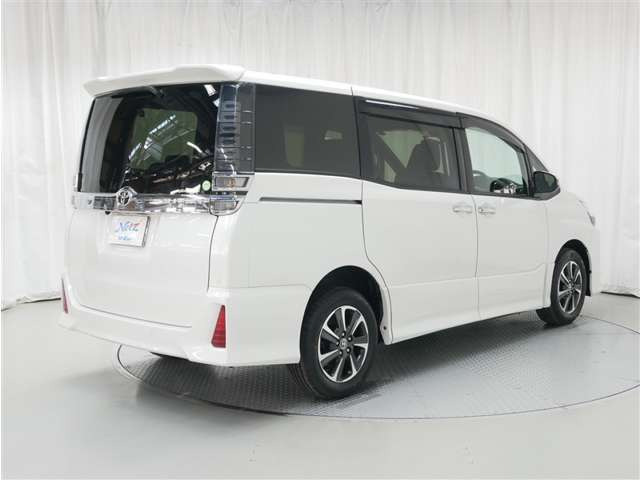 ヴォクシー2.0 ZS 煌III 4WD