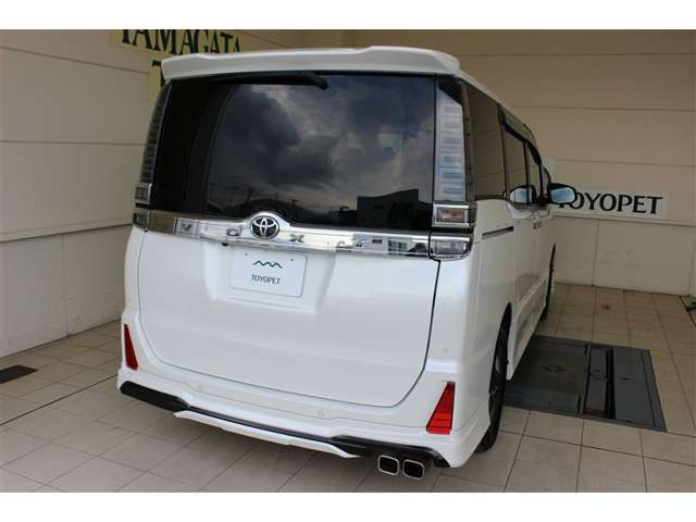 ヴォクシー2.0 ZS 煌III 4WD
