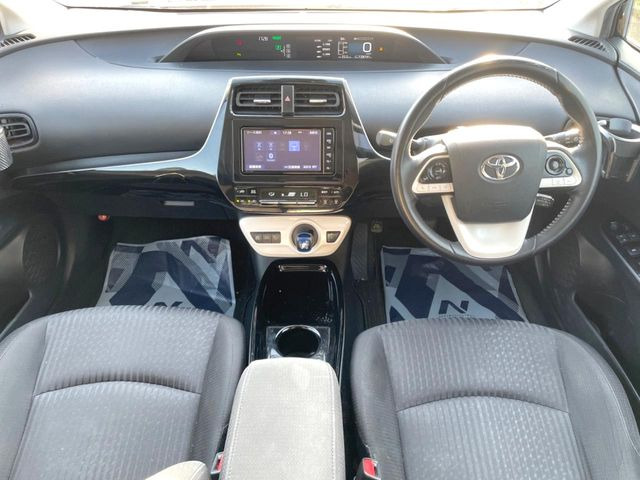 プリウス1.8 S セーフティ プラス