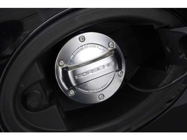 <��v����>3.0L �����Ό�6�C��DOHC�c�C���^�[�{�A370ps/45.9kgm�A�S��&times;�S��&times;�S��mm 4505&times;1835&times;1295mm�A�ԗ��d�� 1470kg