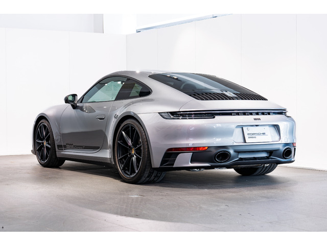 911