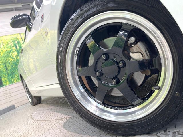 �y15�C���`�A���~�z�C�[���z�O�ςɃ}�b�`�����A���~�z�C�[���𑕒����Ă���܂��B�e��A���~�z�C�[����A�X�^�b�h���X�^�C�����戵�����Ă���܂��B���񂲑��k����������