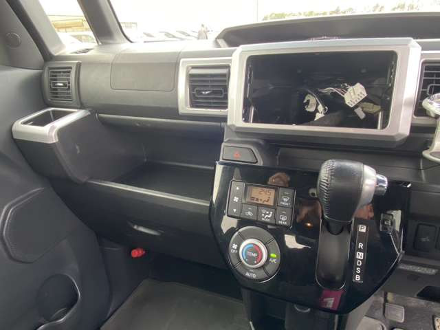 ���X�͔N�����x�ƂȂ��Ă���܂��B�c�Ǝ��Ԃ�10:00�`19:00�ł��B