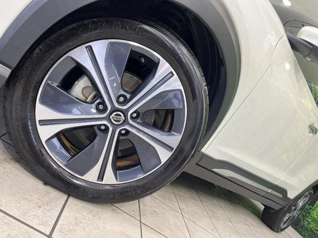 �y����17�C���`�A���~�z�C�[���z�O�ςɃ}�b�`���������A���~�z�C�[���𑕒����Ă���܂��B�e��ЊO�A���~�z�C�[����A�X�^�b�h���X�^�C�����戵�����Ă���܂��B���񂲑��k����������