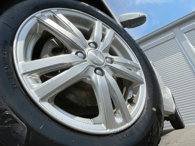 �y15�C���`�A���~�z�C�[���z�O�ςɃ}�b�`�����A���~�z�C�[���𑕒����Ă���܂��B�e��A���~�z�C�[����A�X�^�b�h���X�^�C�����戵�����Ă���܂��B���񂲑��k����������