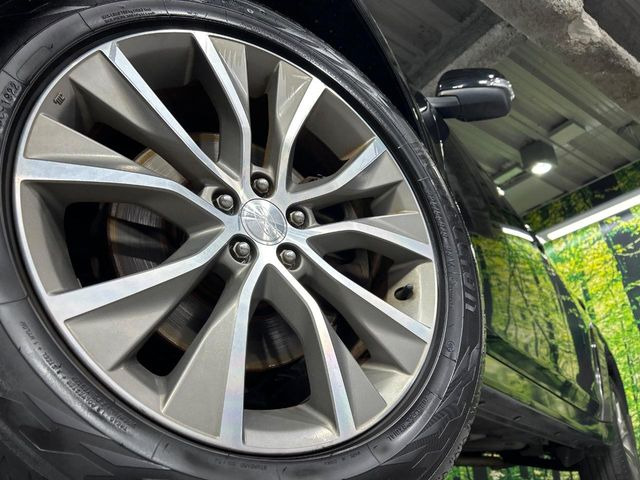 �y����18�C���`�A���~�z�C�[���z�O�ςɃ}�b�`���������A���~�z�C�[���𑕒����Ă���܂��B�e��ЊO�A���~�z�C�[����A�X�^�b�h���X�^�C�����戵�����Ă���܂��B���񂲑��k����������