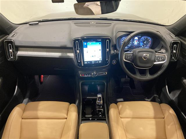 XC40B4 AWD インスクリプション 4WD