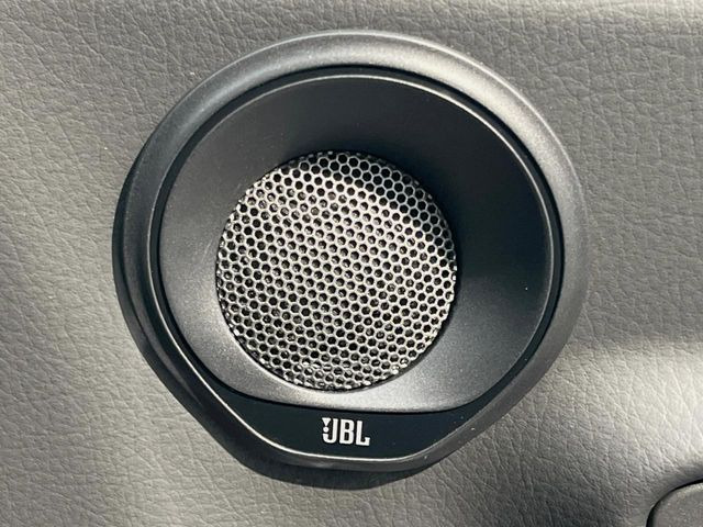 �yJBL�T�E���h�V�X�e���z���[�J�[�I�v�V�����̍��i�ʃT�E���h�V�X�e���𓋍ځB��p�̃`���[�j���O���{���ꂽ�召�l�X�ȃX�s�[�J�[����ǎ��ȃT�E���h���t�ł��A�Տꊴ���ӂ�鉹����Ԃ����o���܂��B