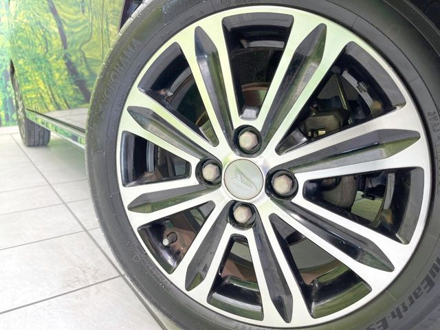 �y����15�C���`�A���~�z�C�[���z�O�ςɃ}�b�`���������A���~�z�C�[���𑕒����Ă���܂��B�e��ЊO�A���~�z�C�[����A�X�^�b�h���X�^�C�����戵�����Ă���܂��B���񂲑��k����������