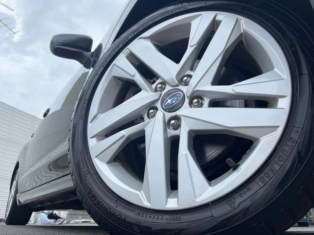 �y����17�C���`�A���~�z�C�[���z�O�ςɃ}�b�`���������A���~�z�C�[���𑕒����Ă���܂��B�e��ЊO�A���~�z�C�[����A�X�^�b�h���X�^�C�����戵�����Ă���܂��B���񂲑��k����������