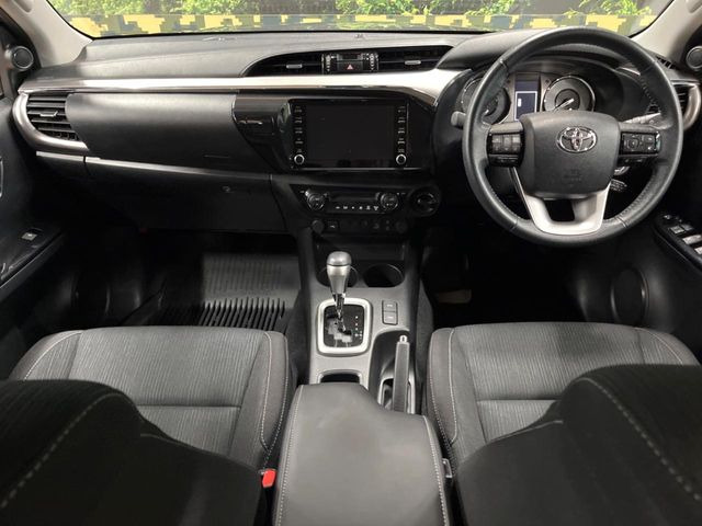 ハイラックス2.4 Z レボ ロッコ エディション ディーゼル 4WD