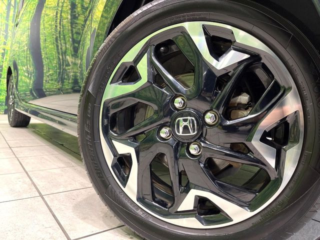 �y����15�C���`�A���~�z�C�[���z�O�ςɃ}�b�`���������A���~�z�C�[���𑕒����Ă���܂��B�e��ЊO�A���~�z�C�[����A�X�^�b�h���X�^�C�����戵�����Ă���܂��B���񂲑��k����������