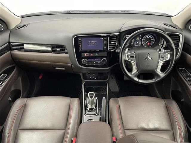 アウトランダーPHEV2.4 G プレミアムパッケージ 4WD