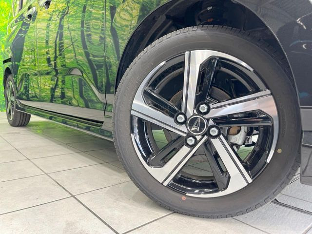 �y����15�C���`�A���~�z�C�[���z�O�ςɃ}�b�`���������A���~�z�C�[���𑕒����Ă���܂��B�e��ЊO�A���~�z�C�[����A�X�^�b�h���X�^�C�����戵�����Ă���܂��B���񂲑��k����������