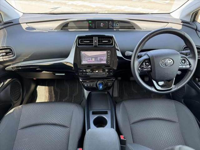 プリウス1.8 S