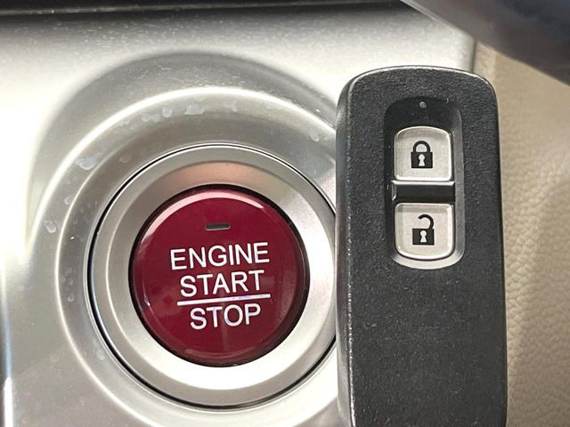 �yHonda�X�}�[�g�L�[�z�J�o����|�P�b�g�ɓ��ꂽ�܂܂ł��h�A�̎{���E�������\�ȃX�}�[�g�L�[�𑕔��B�G���W���̃I���E�I�t�����J�M�����o���K�v����������Ƃ��Ă��֗��ł���