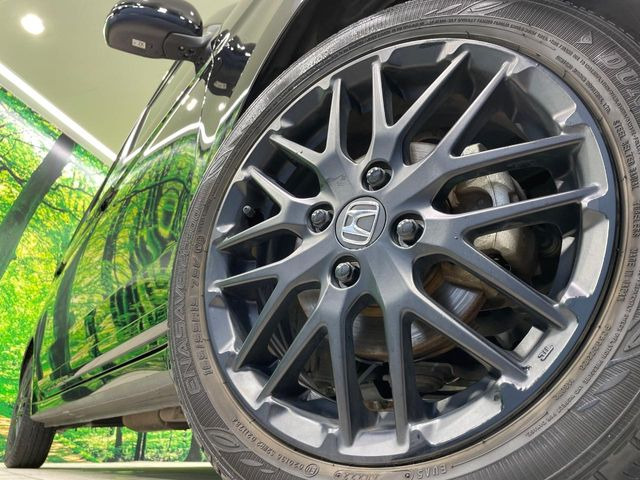 �y����15�C���`�A���~�z�C�[���z�O�ςɃ}�b�`���������A���~�z�C�[���𑕒����Ă���܂��B�e��ЊO�A���~�z�C�[����A�X�^�b�h���X�^�C�����戵�����Ă���܂��B���񂲑��k����������
