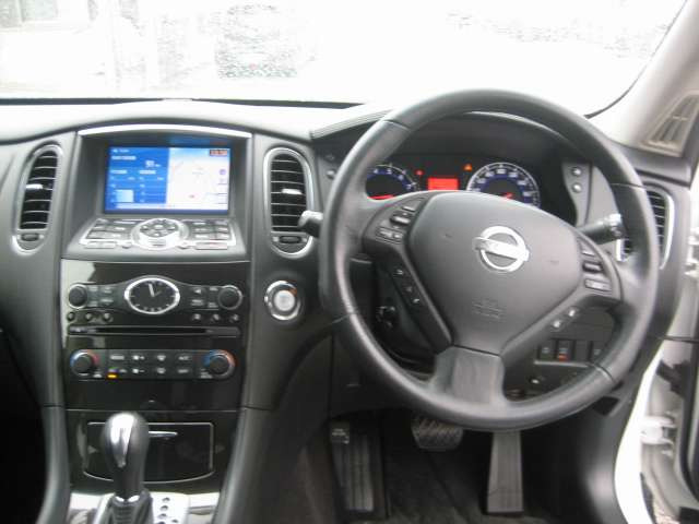 スカイラインクロスオーバー3.7 370GT FOUR タイプP 4WD