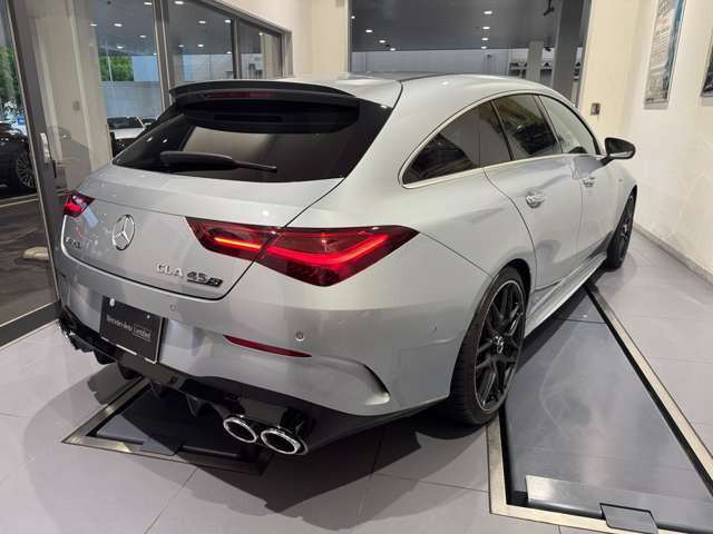 CLAシューティングブレークAMG CLA 45 S 4マチックプラス 4WD