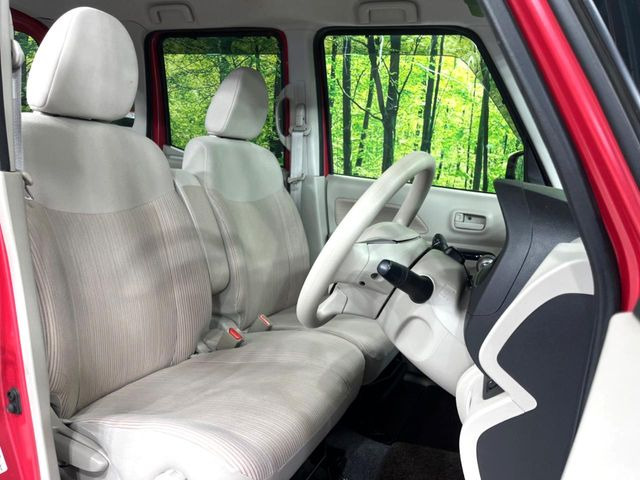 運転席シート廻りは使用感も少なく、良好な状態となっています。丁寧に使われていたことがよくわかりますね。