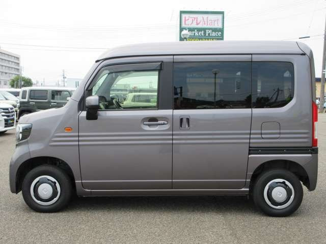 N-VANファン ターボ 4WD