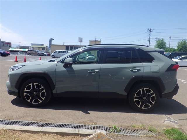 RAV42.0 アドベンチャー 4WD