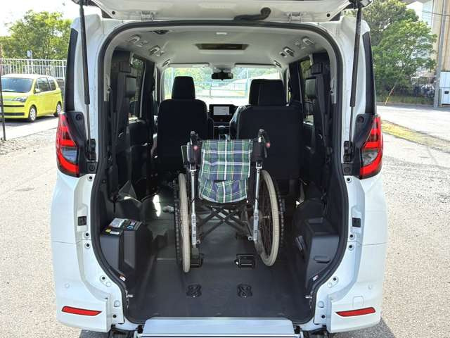 ノア2.0 X ウェルキャブ 車いす仕様車 タイプI 車いす2名仕様