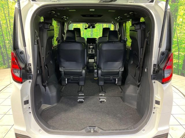 普段のお買い物や通勤、送迎等に十分な荷室スペースを確保しております。セカンドシートを倒すと、大きな荷物の積載も可能です♪