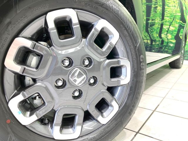 �y����15�C���`�A���~�z�C�[���z�O�ςɃ}�b�`���������A���~�z�C�[���𑕒����Ă���܂��B�e��ЊO�A���~�z�C�[����A�X�^�b�h���X�^�C�����戵�����Ă���܂��B���񂲑��k����������