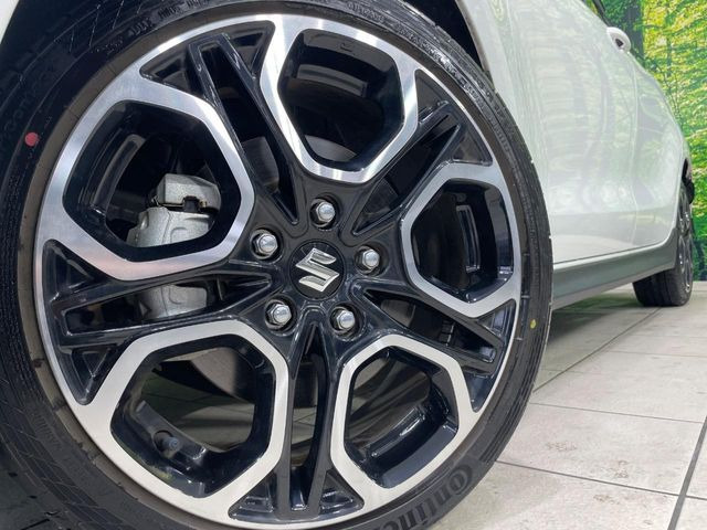 �y����17�C���`�A���~�z�C�[���z�O�ςɃ}�b�`���������A���~�z�C�[���𑕒����Ă���܂��B�e��ЊO�A���~�z�C�[����A�X�^�b�h���X�^�C�����戵�����Ă���܂��B���񂲑��k����������